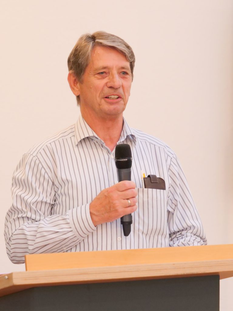 Helmut Schädlich, Fachkreiswart Schach - Sportkreis Heidelberg e.V., gratulierte zum Vereinsjubiläum.